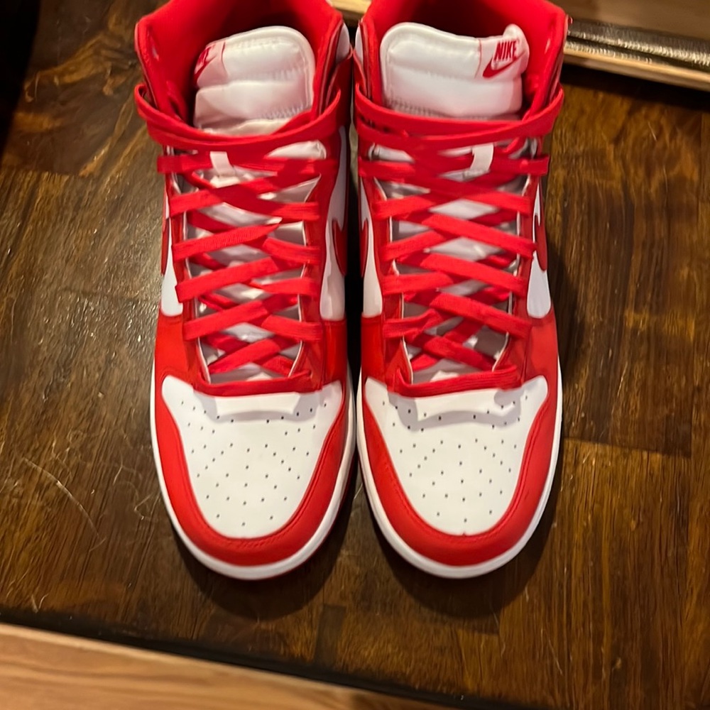 Nike dunk high varsity red